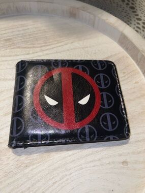 Deadpool Logo Black and Red Men's Bifold Wallet